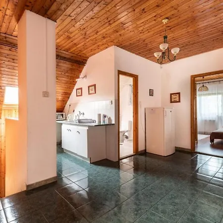 Mandulavirag Vendeghaz Apartamento *